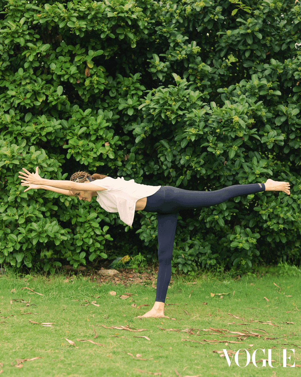#VogueVoice  倪晨曦分享夏日戶外瑜伽要注意的事：「跟大自然的關係越密切，便可以更加放鬆、舒適」