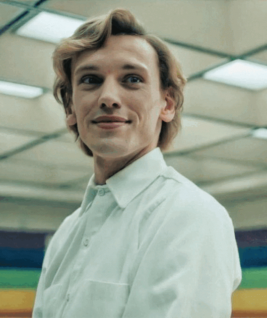 《怪奇物語4》 Jamie Campbell Bower 是穿搭高手? 不跟隨潮流、成為多個品牌寵兒、私下最愛戴太陽眼鏡?