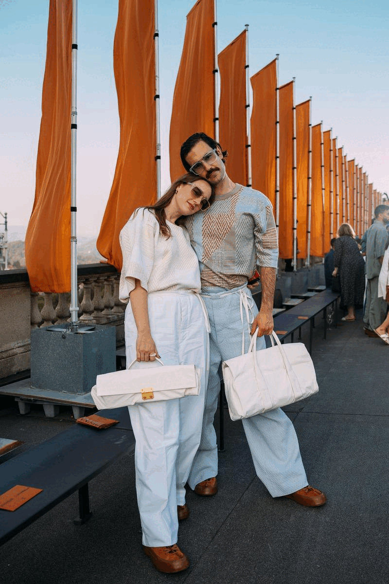 近100張照片！ 2023 春夏米蘭男裝周完整街拍造型：針織、白色total look、crop top 成為大熱時尚趨勢？