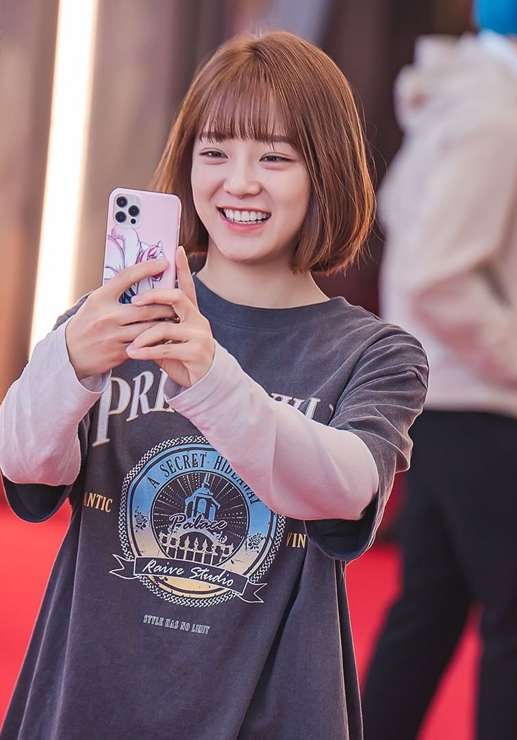 金世正新劇《今日的網漫》終於上線：齊劉海短髮的怪力少女 再現過肩摔、背人的名場面