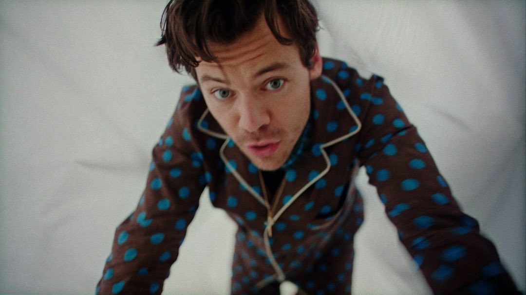 能否想像 Harry Styles 的睡衣派對？最新MV《Late Night Talking》帶來一場 Gucci 盛宴