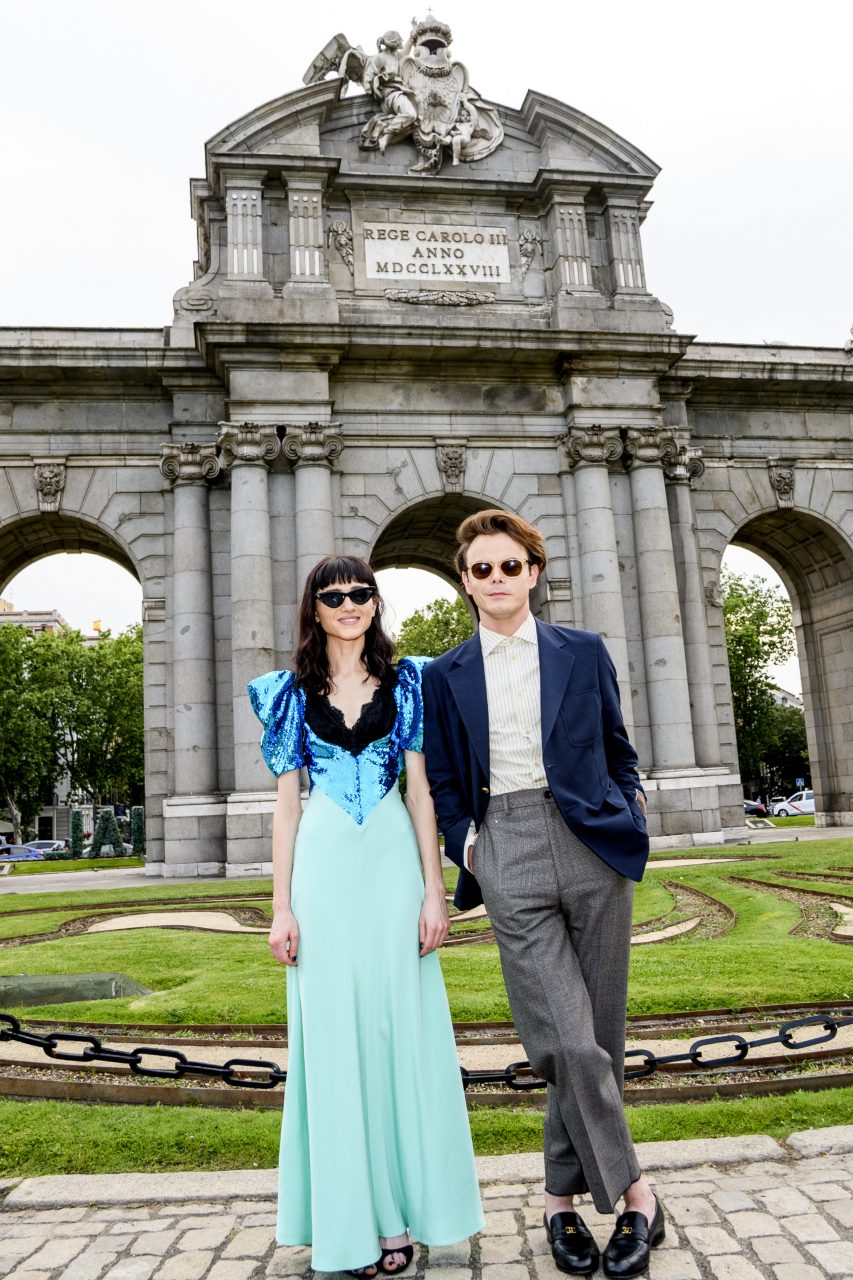 《怪奇物語》這對戲內戲外都是情侶！細數 Natalia Dyer 和 Charlie Heaton 6年愛情長跑的最佳情侶造型