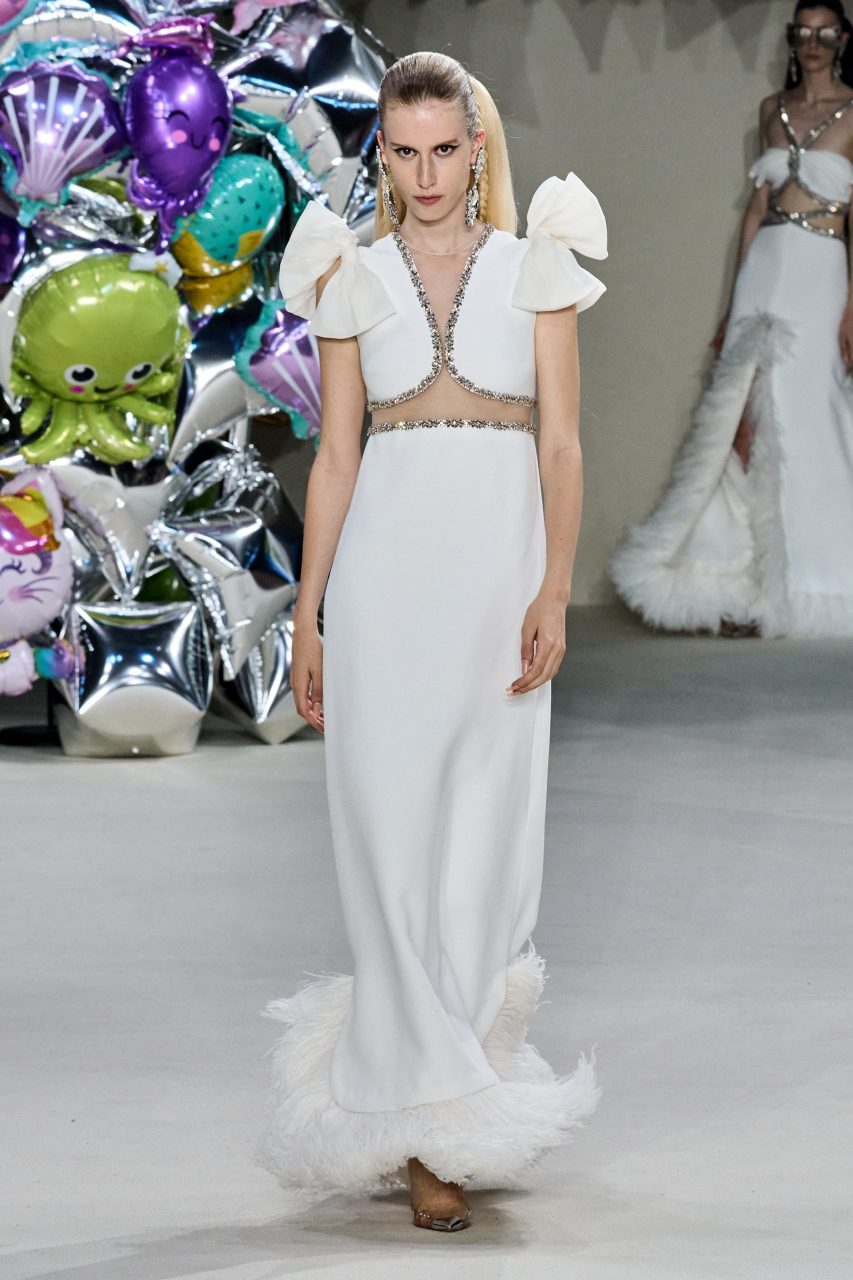 Giambattista Valli 入行 10 週年：在氣球派對下展示仙氣夢幻造型，遊走童真與優雅之中| Haute Couture Fall 2022