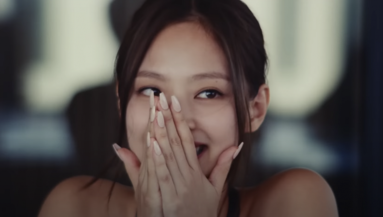 Jennie 有份演出的 HBO《The Idol》上線！The Weeknd 和 Lily-Rose Depp 上演炙熱荷里活狂歡