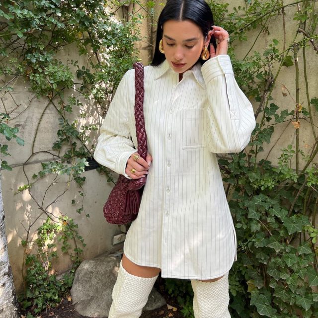 Dua Lipa 率先穿上 Bottega Veneta 2022 秋冬系列造型，更展示了今季的兩大流行趨勢！