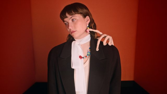 誰是 Isadora Bjarkardóttir Barney ?「Björk 的女兒」獨挑大樑為 Miu Miu 演繹全新 “A Remedy” 珠寶系列