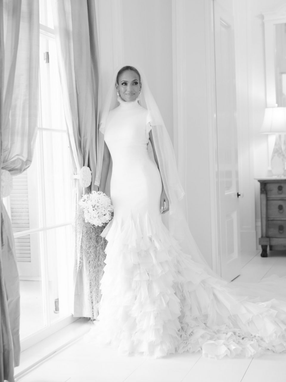 Jennifer Lopez 與 Ben Affleck 舉行三天婚禮活動，披上 Ralph Lauren 完美婚紗，還有甚麼亮點？