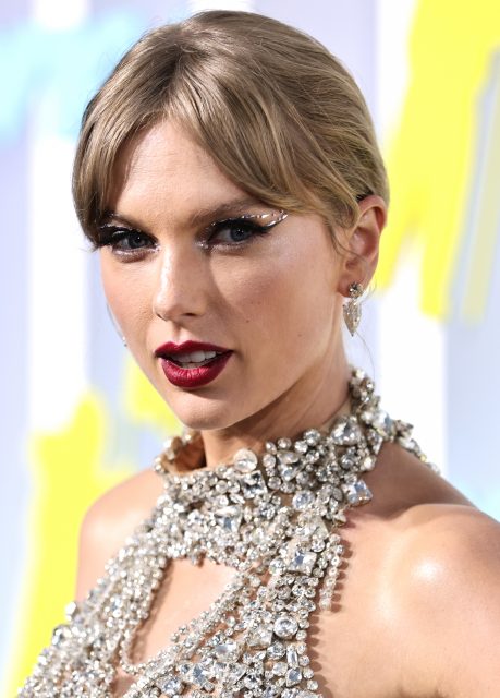 2022 MTV VMAs:盤點15個美麗造型 Taylor Swift的閃亮眼妝到Blackpink的全黑造型