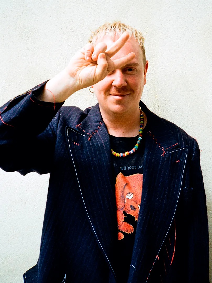 Harry Styles 造型師 Harry Lambert  登陸二手平台 Depop！在這裡有機會買到 Harry Styles 標誌性風格單品？