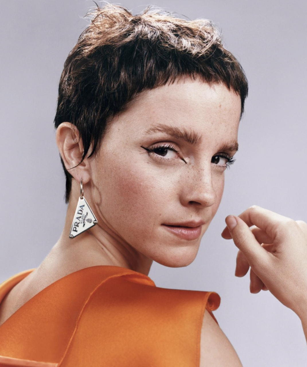 Emma Watson成為Prada Beauty繆思！展示自然肌膚擁抱真實美麗