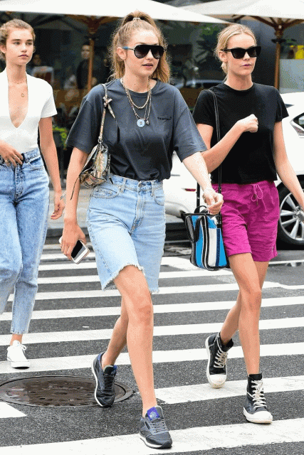 從 Gigi Hadid 到街拍達人最愛夏日單品:一文看清牛仔百慕大短褲(Denim Bermuda shorts)配搭方式