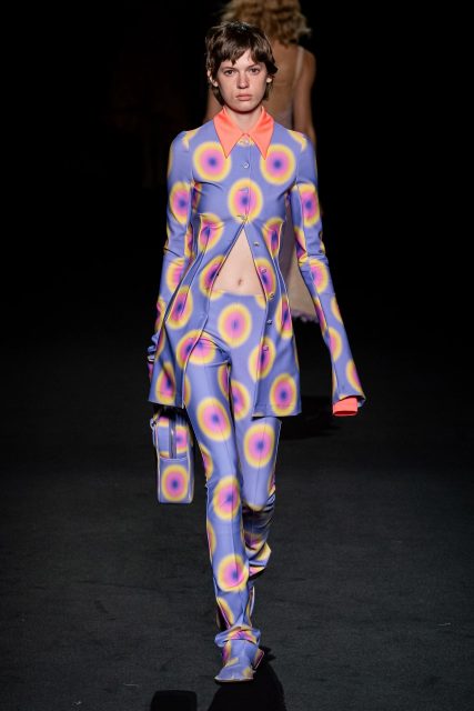 Sportmax 由「聯覺」啟發的創意實驗，以迷幻設計探索不和諧的二元性 | Spring/Summer 2023