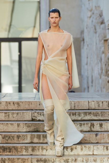 Rick Owens 為暗黑注入一絲柔情「當你提出更多審美選擇時,人們也會以其他方式敞開心扉」 | Spring/Summer 2023