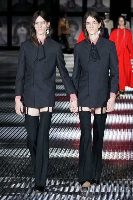 走進時尚雙生兒世界!Gucci 邀來 68 對孖生模特兒 上演一場華麗視覺盛宴 | Spring/Summer 2023