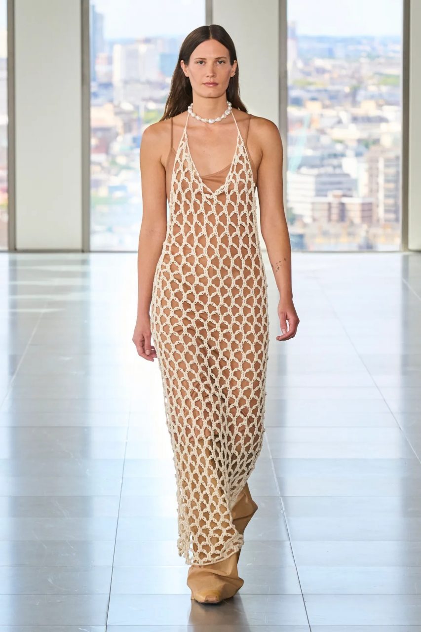 Rejina Pyo 以服裝為女性職場爭取權益，同時延續極簡的細膩質感｜ Spring /  Summer 2023