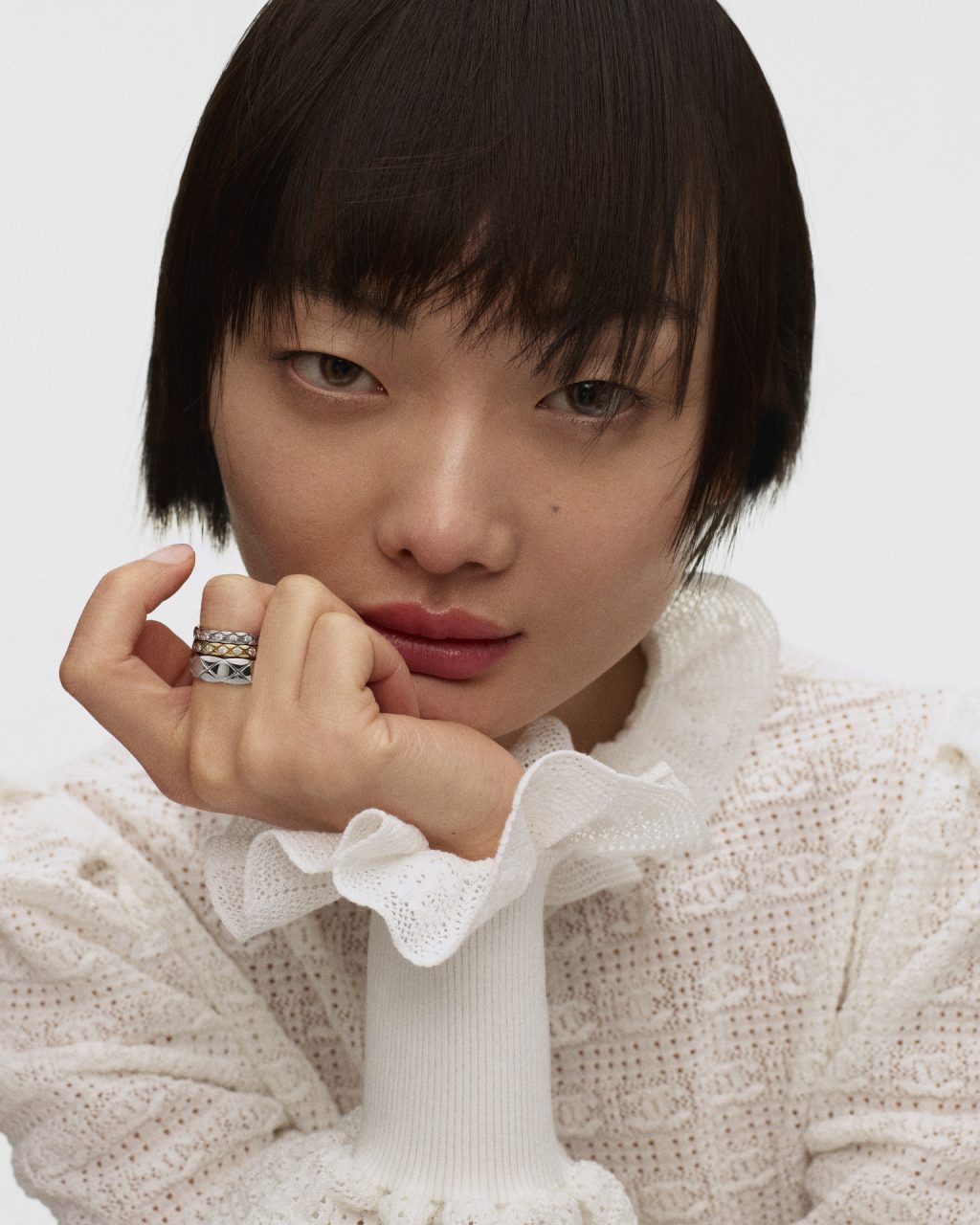 疊戴戒指自在展現個人魅力！CHANEL Coco Crush 首飾系列盡情揮灑真我本色