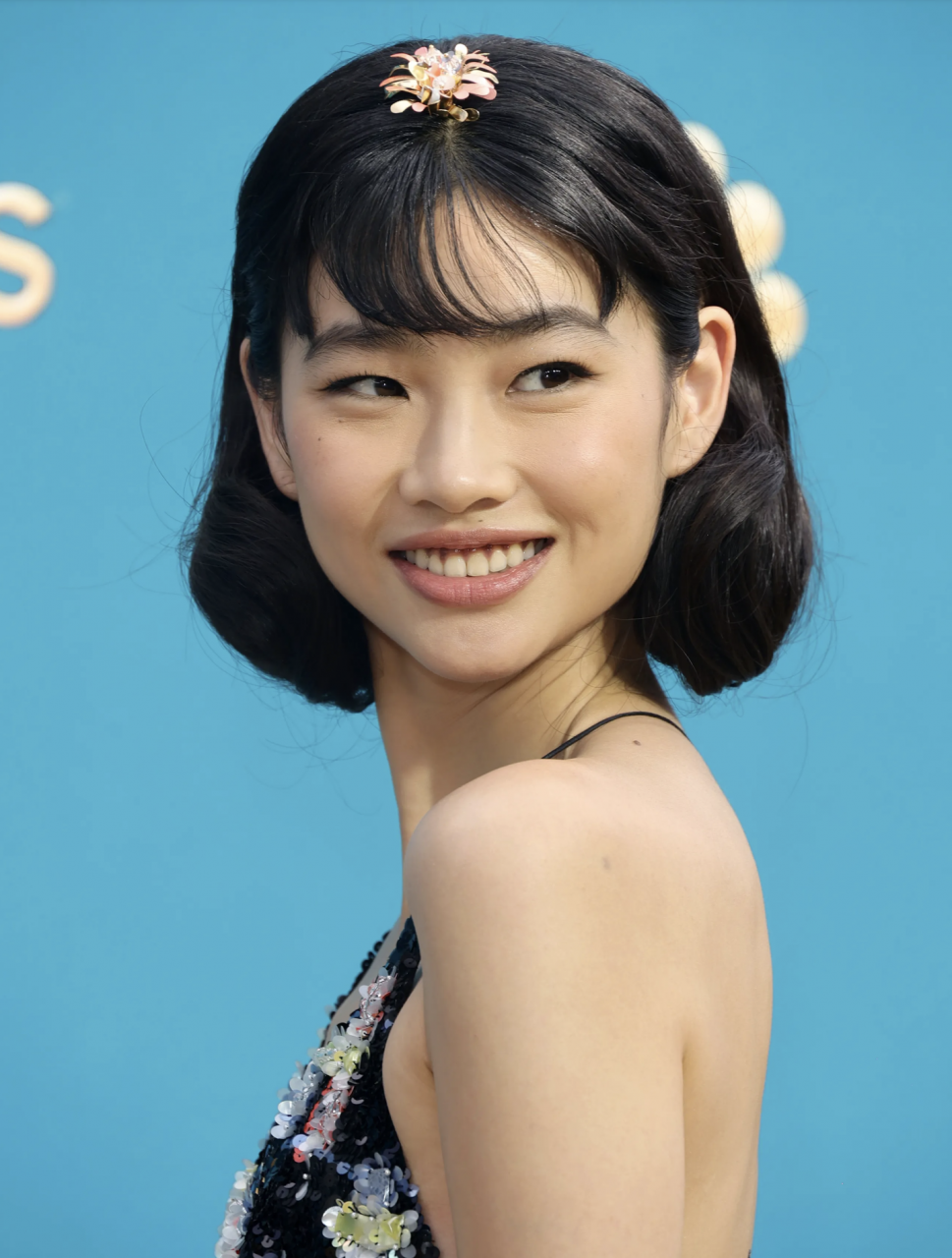 艾美獎2022 ｜舊荷里活風格大行其道 盤點紅地毯上最美的美容造型