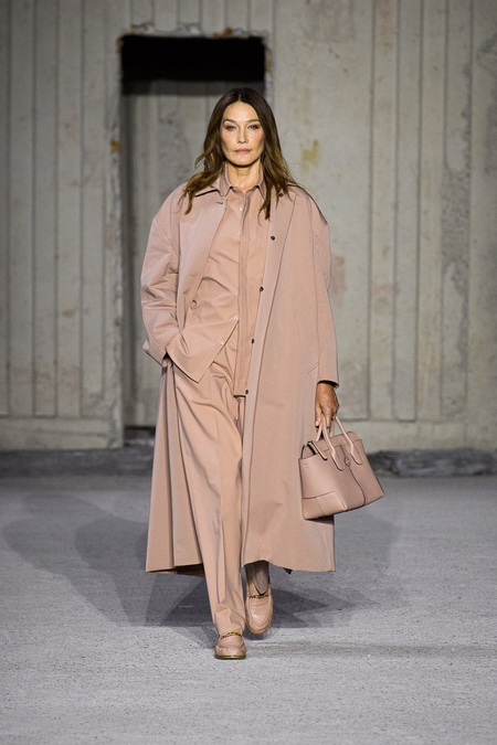Tod’s 延續意式風情設計，打造重視身體結構比例時尚服裝｜Spring / Summer 2023