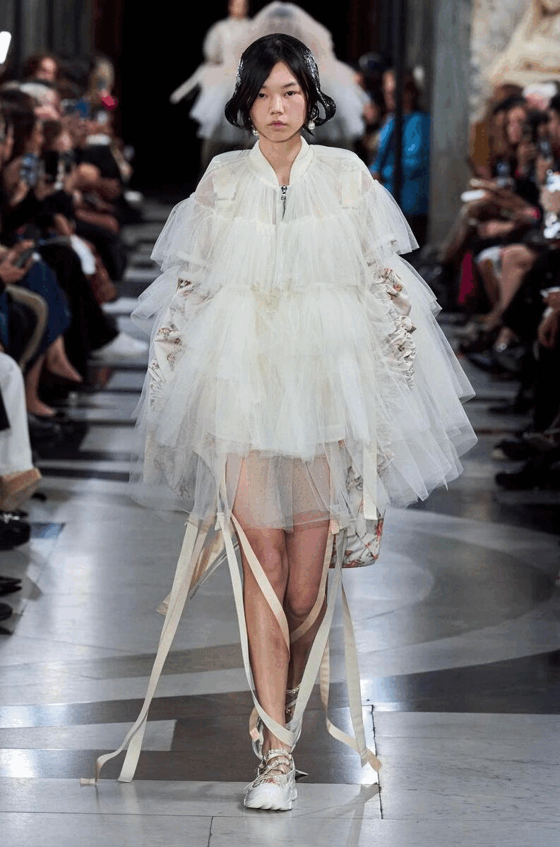 芭蕾舞鞋 Ballet Flats 熱度持續！更佔據了 2023 春夏時裝周各大品牌新季系列？