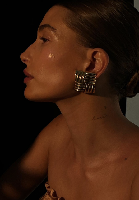 Hailey Bieber和Kendall Jenner為代表!如何在家打造“Clean Girl”新妝潮?