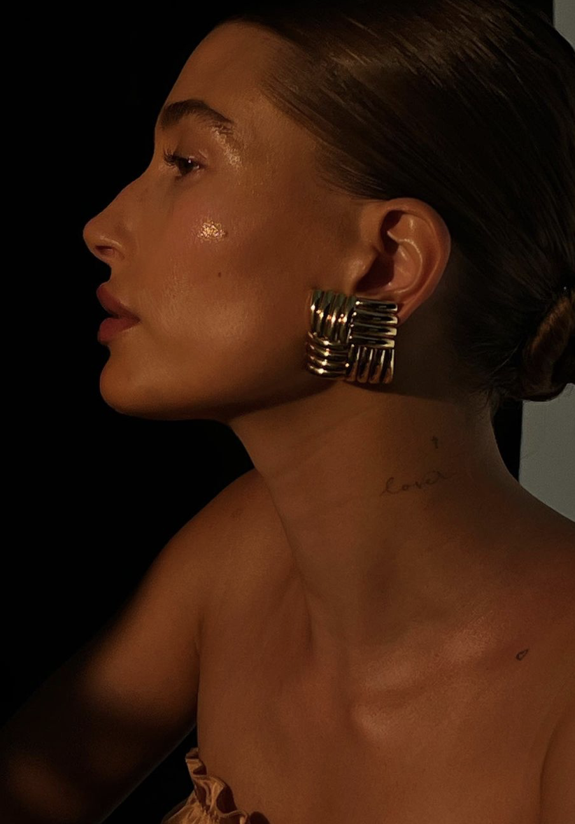 Hailey Bieber和Kendall Jenner為代表！如何在家打造“Clean Girl”新妝潮？