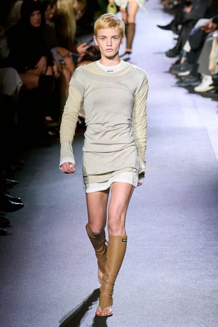 Miu Miu 探索「轉譯」概念，將感受與回應轉譯為現實的服裝｜Spring/ Summer 2023