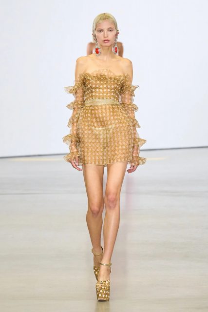 Giambattista Valli 從生活中收集情感,重新演繹浪漫主義|Spring/ Summer 2023