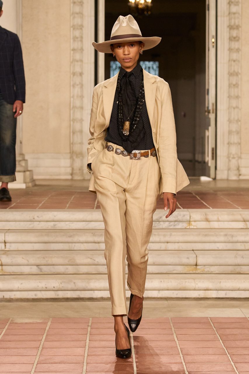 Copilot - fashionShowID:63491aeeb2640faeeb337672 - assetID:63491bb6f8dc01694dcaec9d