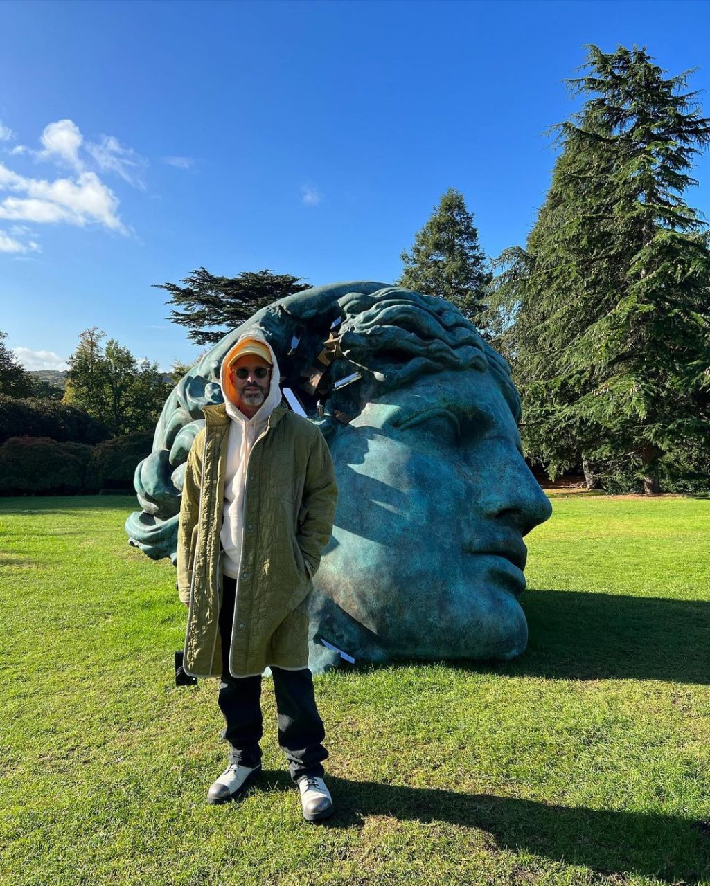 藝術家 Daniel Arsham 首次在英國帶來戶外個展《Relics In The Landscape》，6件青銅雕像超越時空想像！