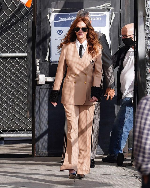 Julia Roberts 可能是最會穿西裝的女人！回顧她近三十年的經典西裝造型