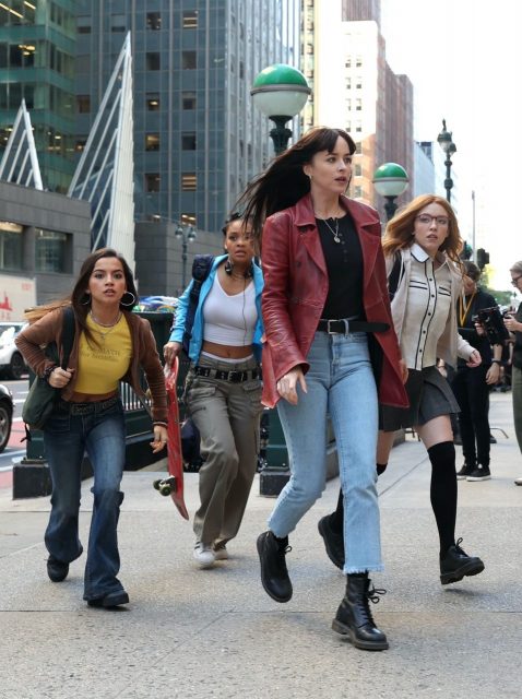 《蜘蛛夫人 Madame Web》集結兩大女神 Dakota Johnson 和 Sydney Sweeney 擔任主演,演繹的「蜘蛛俠電影宇宙」的第一部女性超級英雄電影!