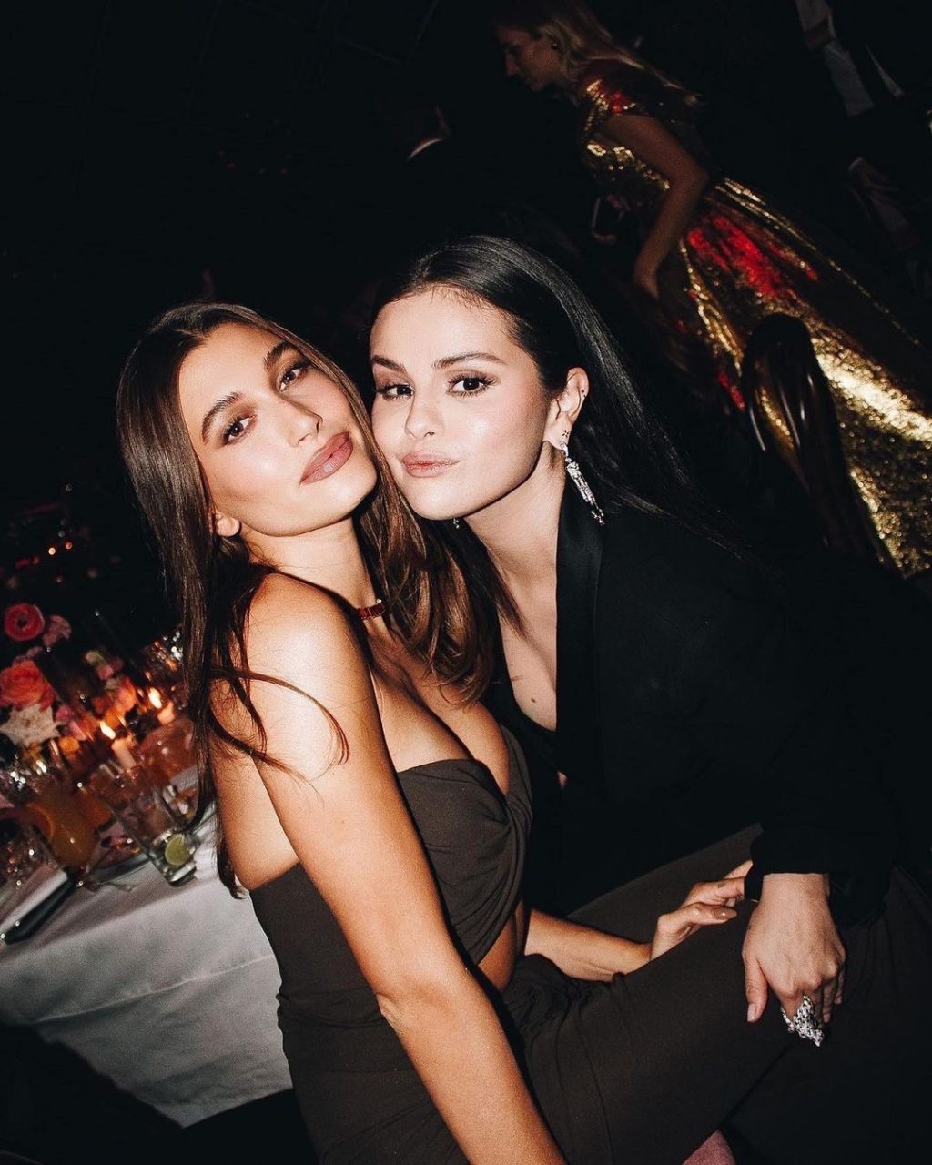 Selena Gomez 與 Hailey Bieber 世紀合照！盤點 Academy Museum Gala 2022 最美紅地毯造型