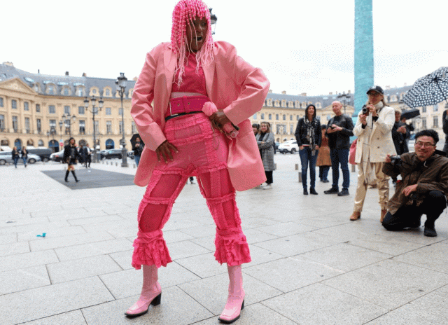 2023春夏巴黎時裝週:Phil Oh 精彩街拍為你揭開牛仔、皮革、色彩和胸衣穿搭的4大秋冬潮流趨勢