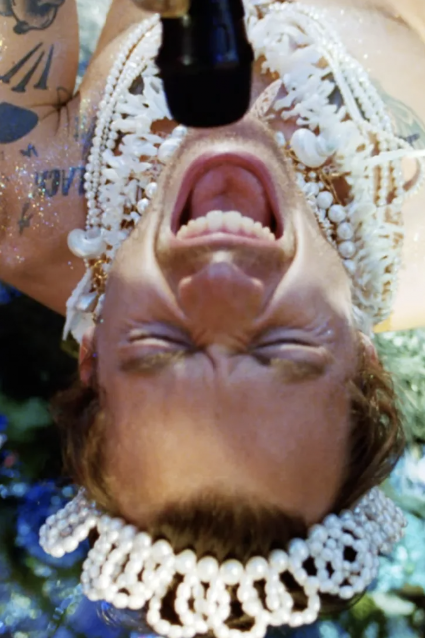 Harry Styles 變身「人魚」！《Music For a Sushi Restaurant》MV 推出後更在 Twitter 引起熱議