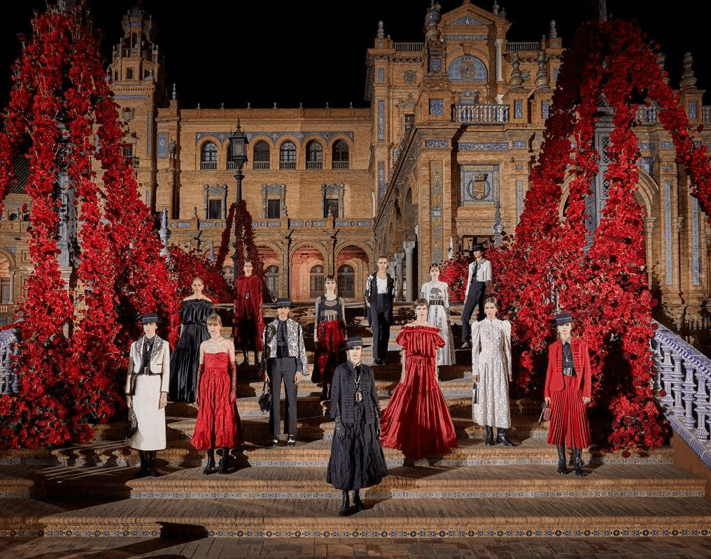 西班牙傳統匠心工藝，為 Dior Cruise 2023 年系列注入靈魂；屆時率先預覽新品登陸網上商店