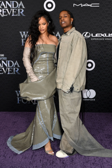 Rihanna 以《Black Panther: Wakanda Forever》主題曲回歸樂壇!更拋開Y2K 流行趨勢,反其道以充滿詩意的 Rick Owens 造型亮相