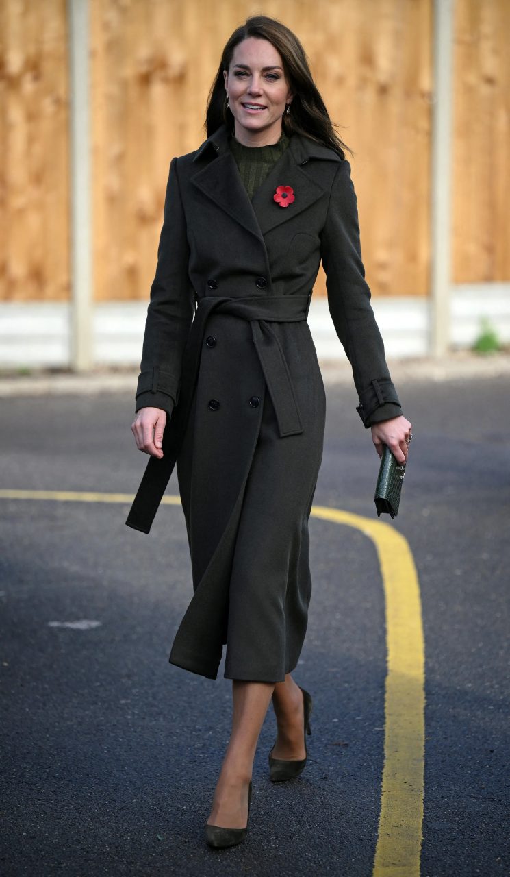 Kate Middleton 凱特王妃穿上平民品牌羅紋連身裙，隨即掀起搶購潮！分享 4 個替代款式打造「王室禮服」