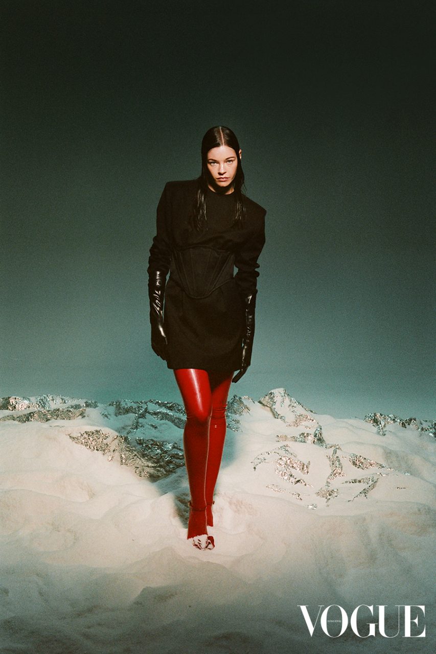 2022秋冬時尚趨勢：誇大的墊肩西裝凸顯身形比例，從Balenciaga到Saint Laurent來看這些經典之作