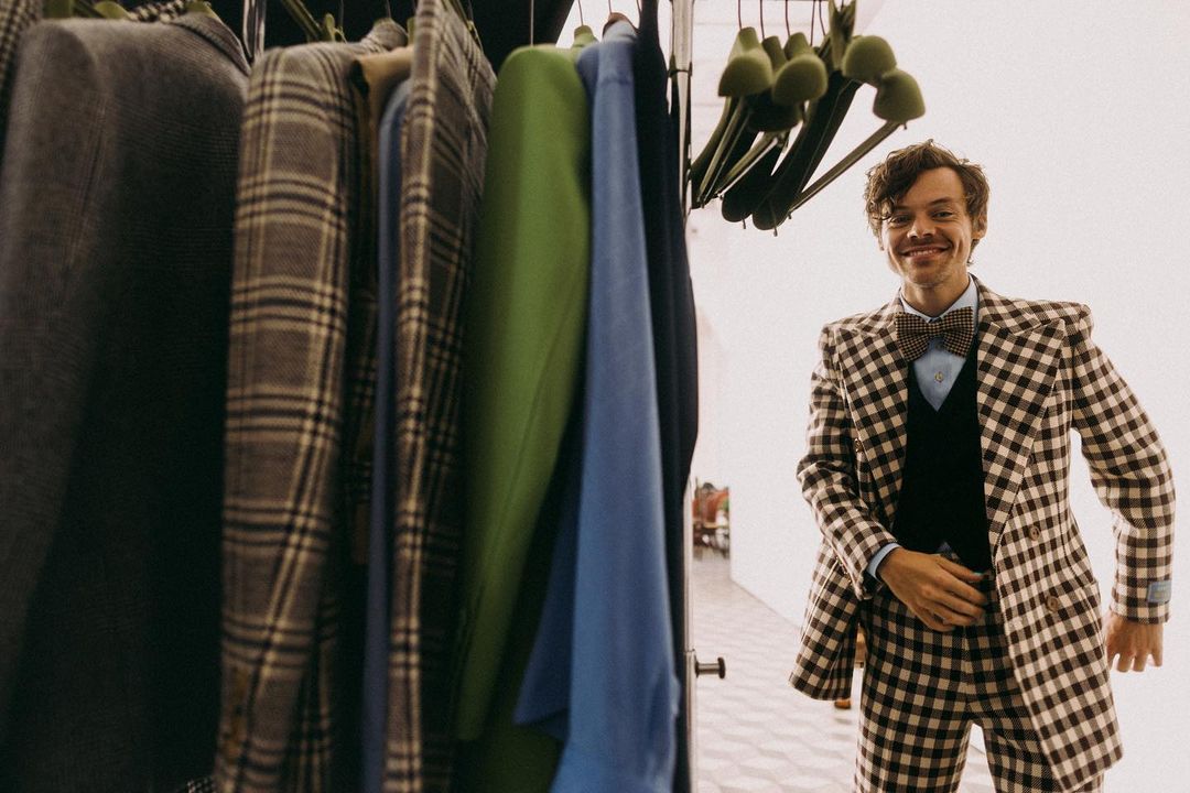 與以往The North Face、Palace 聯乘不一樣！Harry Styles 打造出沒有 Gucci Logo  反而將風格融入「Gucci HA HA HA」系列
