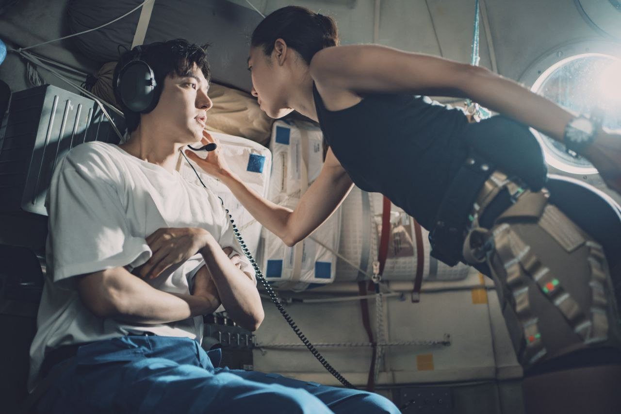 李敏鎬、孔孝真相遇宇宙空間站？ 愛情喜劇《問問星星吧》首波劇照釋出 由《雖然是精神病但沒關係》導演打造