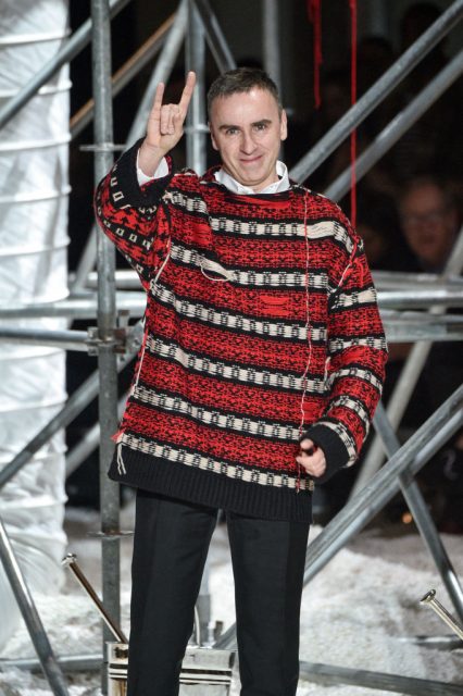 Raf Simons 結束經營了 27 年的同名品牌! 一起重溫這位時尚設計師的傳奇故事