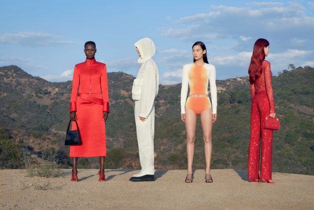 僅開賣一個月!Maximilian Davis 首個 Ferragamo 系列搶先登場:傳奇袋款 Wanda 全新設計、Gancini 圖案鞋跟款式!