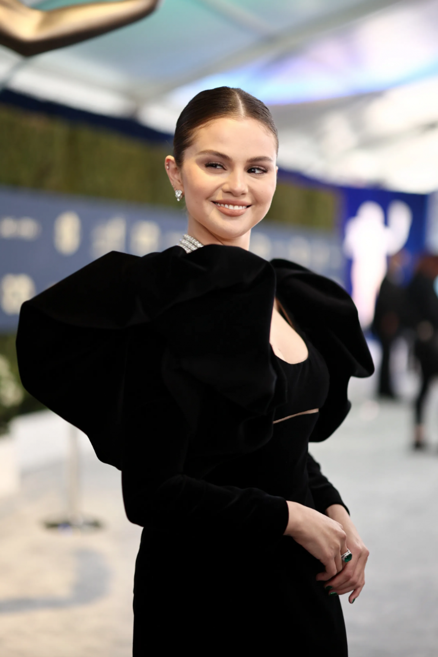 Selena Gomez 把 30 歲生日派對變成個人婚禮！Billie Eilish、Miley Cyrus 都到場慶祝