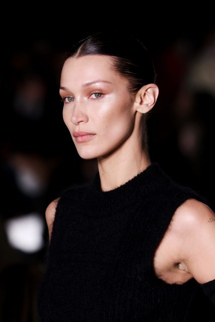 回顧年度模特兒 Bella Hadid 2022年時尚歷程,最矚目時刻和時裝造型盤點!