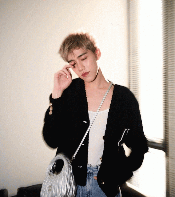Miu Miu 人氣 Miu Wander 手袋風靡一眾時尚名人,連泰國男神 PP Krit 也對這款手袋愛不釋手?
