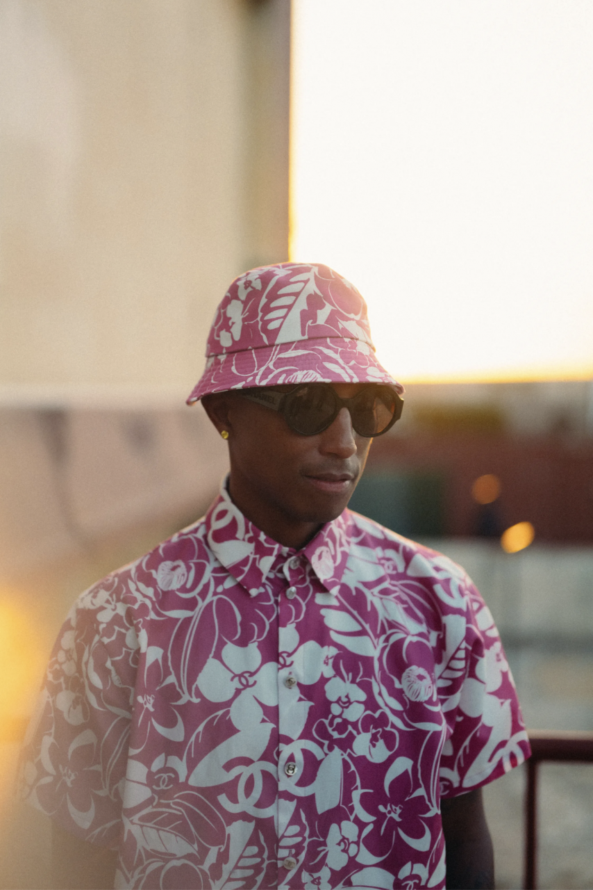 流行歌手 Pharrell Williams 回憶塞內加爾之行：見證 Chanel 2022/23 工藝坊系列時裝展、了解當地人文與風光