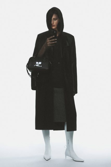 Courrèges 從手機低頭族現象思考一種新輪廓|Fall / Winter 2023 Menswear