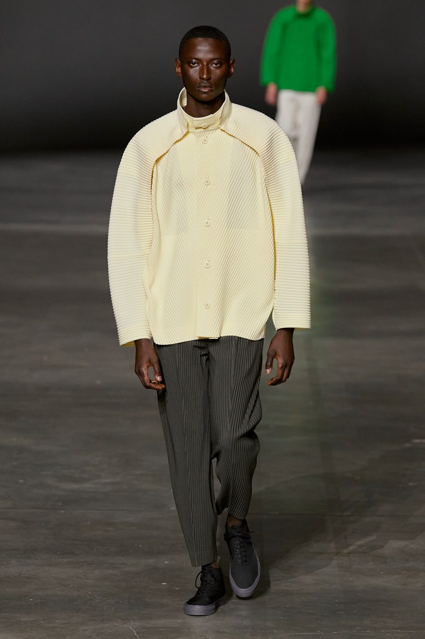Homme Plissé Issey Miyake 當三角形幾何美學遇上褶襉工藝⋯⋯ ｜Fall / Winter 2023 Menswear