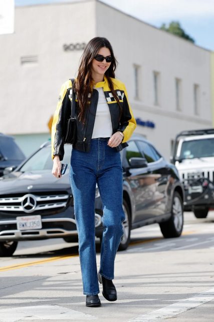 2023時尚趨勢：Kendall Jenner 展示最新電單車外套風潮，從各大品牌到街拍達人都在追捧它！