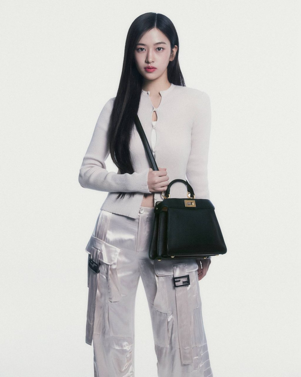 Fendi 又一家族成員誕生! K-pop女團 IVE 成員安俞真( Yu Jin An )成為韓國品牌代言人